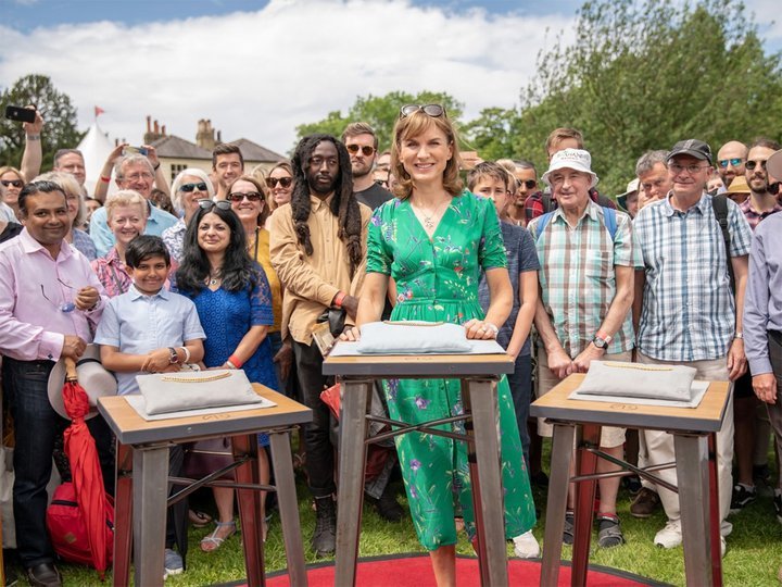 Antiques Roadshow on TV Series 42 Channels and schedules TV24.co.uk