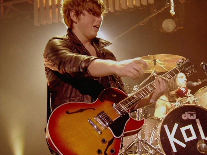 Kings of leon use. Kings of Leon Live. Обои на рабочий стол Kings of Leon. The o2 (Londen). Live in London(ex+/ex).