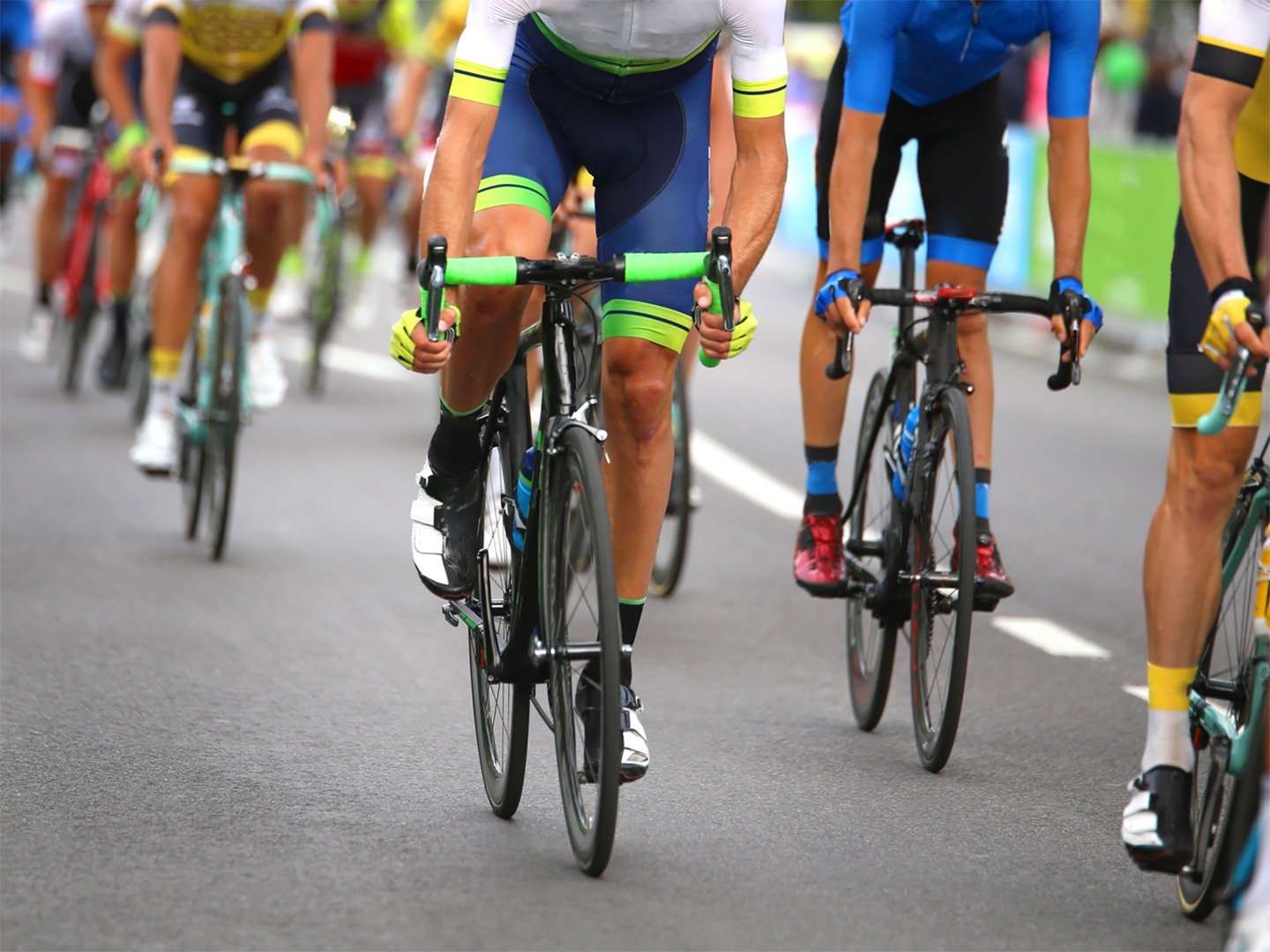 Евроспорт 1 велоспорт. Люди которые занимаются велоспортом. Человек занимается велоспортом. Стремительный велосипедист-картинки. Велосипедная группа картинка.